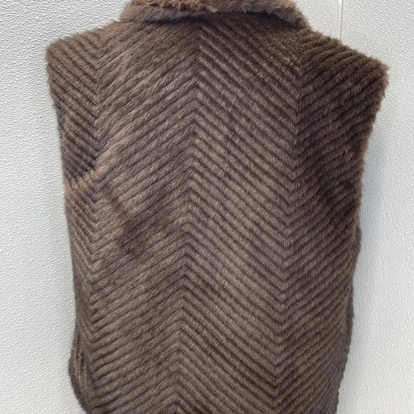 Avec Les Filles Women’s Faux Fur Zip Vest - Picture 2 of 7